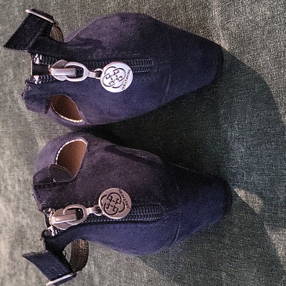 Adorable Daisy Fuentes Navy Women's Dress Shoes - size 7 - GUC - Picture 3 of 6